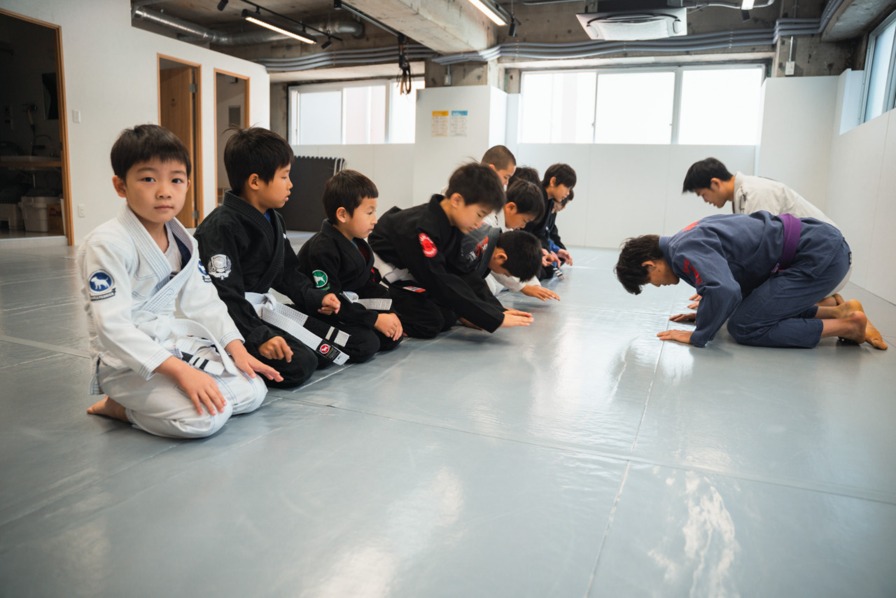 子供たちに思いやりの気持ち　CAVEBJJ